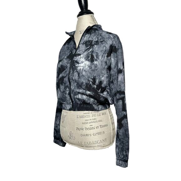 Gymshark | Women | Elevate Woven Grey Spray Dye Cropped Athletic Jacket | Small - Picture 3 of 10